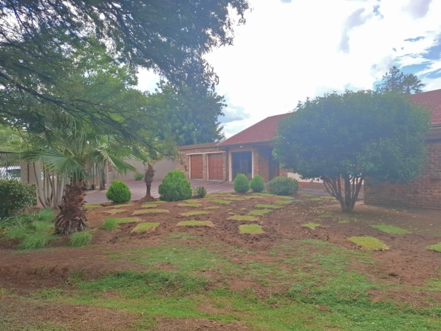 5 Bedroom Property for Sale in Fichardt Park Free State